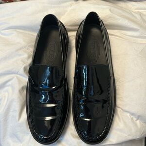 Tods black patent loafer